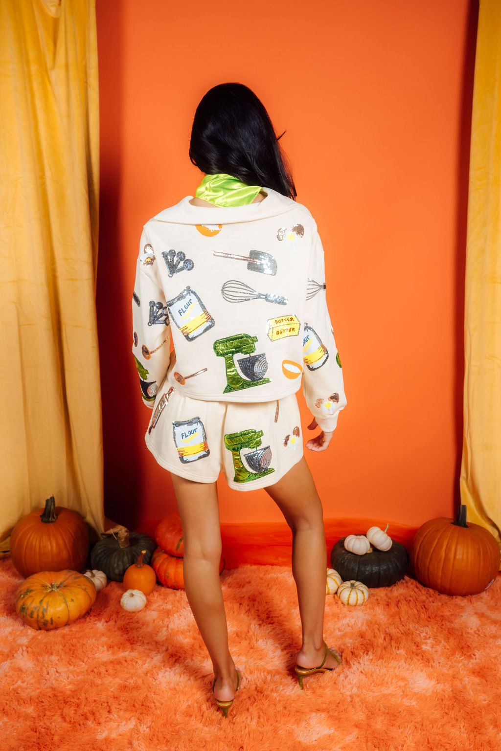 Beige Baking Icon Short